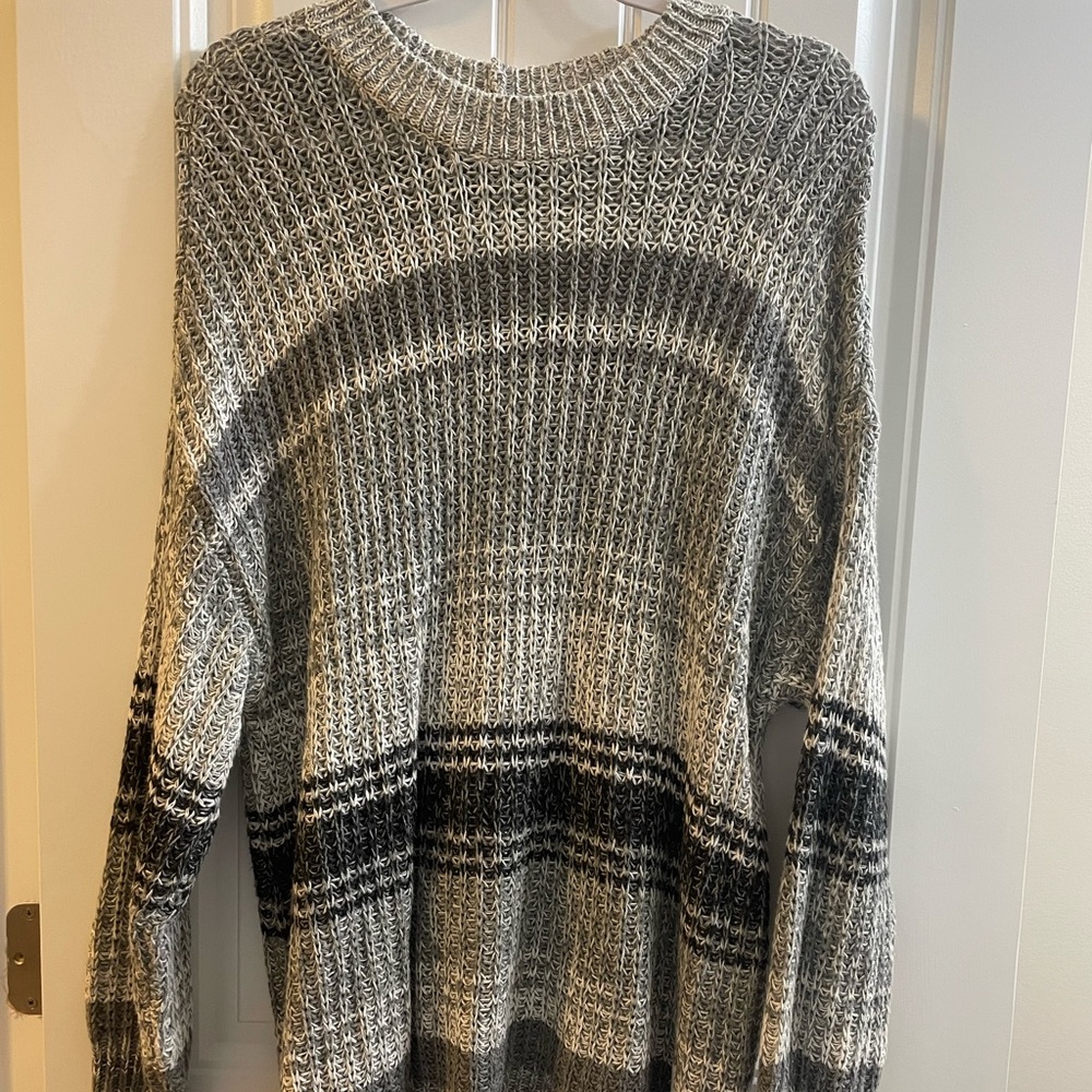 EUC American Eagle Striped Grey Sweater size Medium